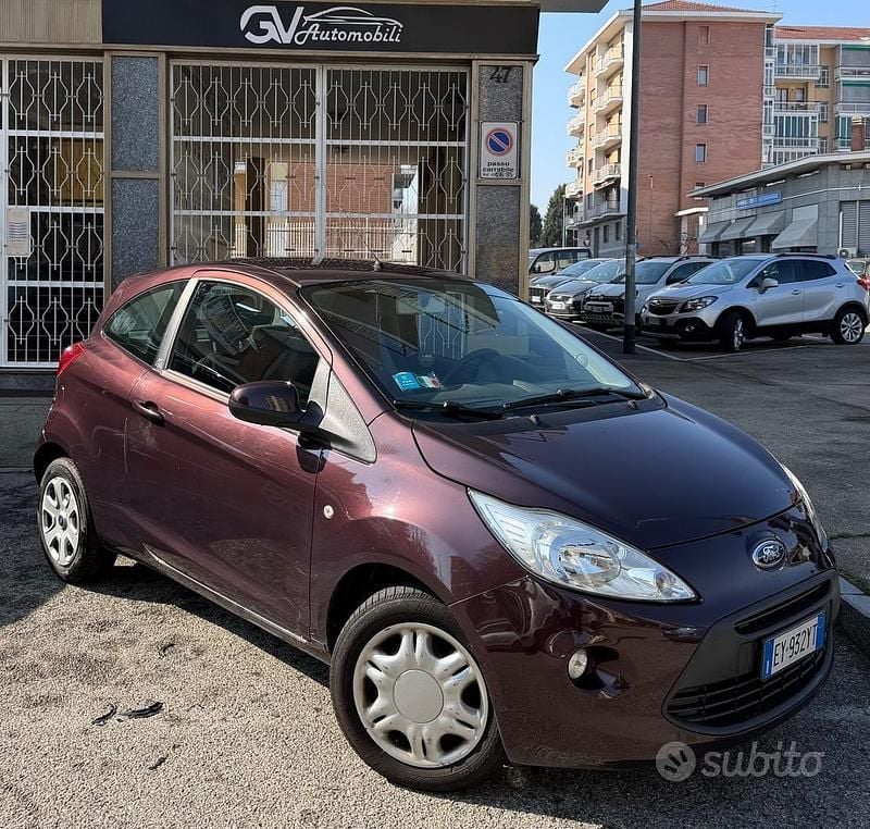 Usata Ford Ka Titanium 69 CV (50 kW) 2015 Viola Utilitaria