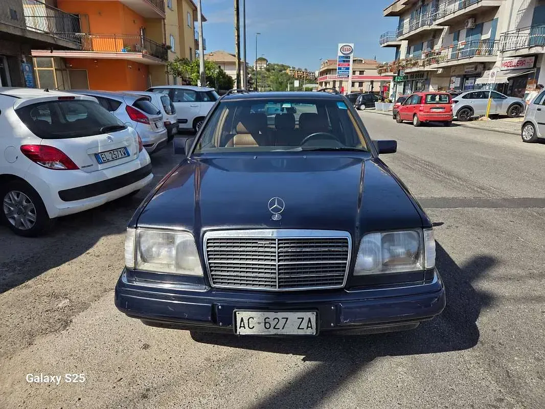 Usata Mercedes E300 188 CV (138 kW) 1995 Blu/azzurro Station wagon
