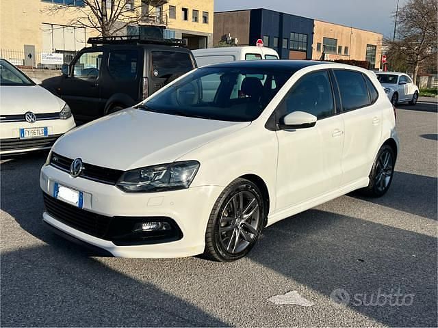 Bianco Usata 2017 VW Polo R-line BlueMotion Tre volumi | 10.990 € (Cara) - Immagine 1/4