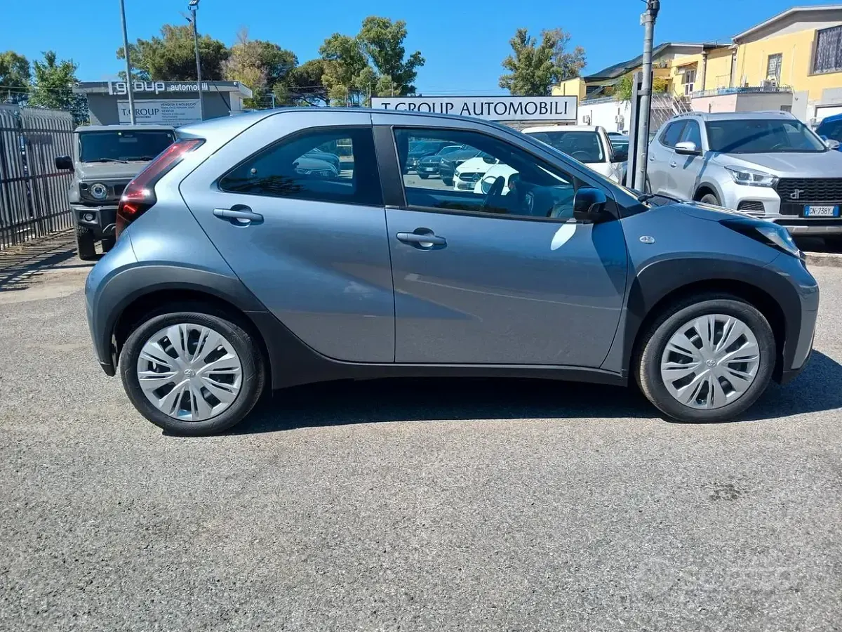 Nuova Toyota Aygo X Active 72 CV (52 kW) 2025 Grigio SUV