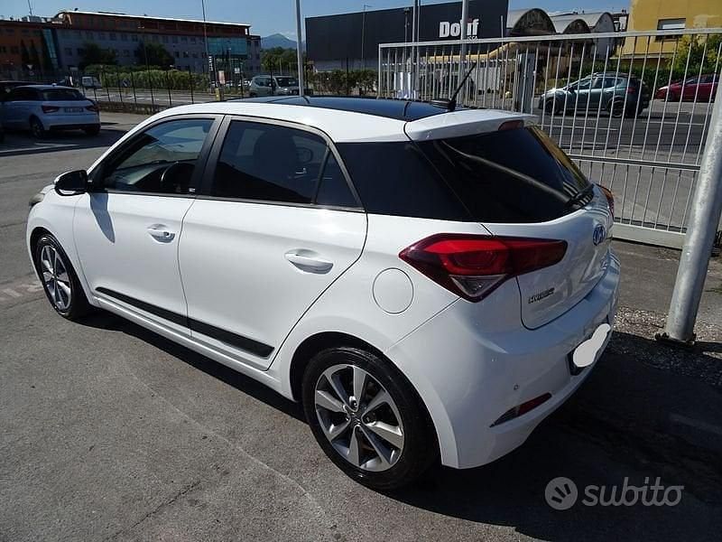 Gebraucht Hyundai i20 GO! 75 PS (55 kW) 2016 Weiß Limousine