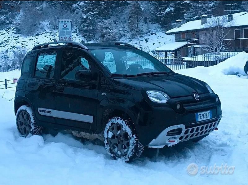 Usata Fiat Panda Cross Cross 90 CV (66 kW) 2017 Nero Utilitaria