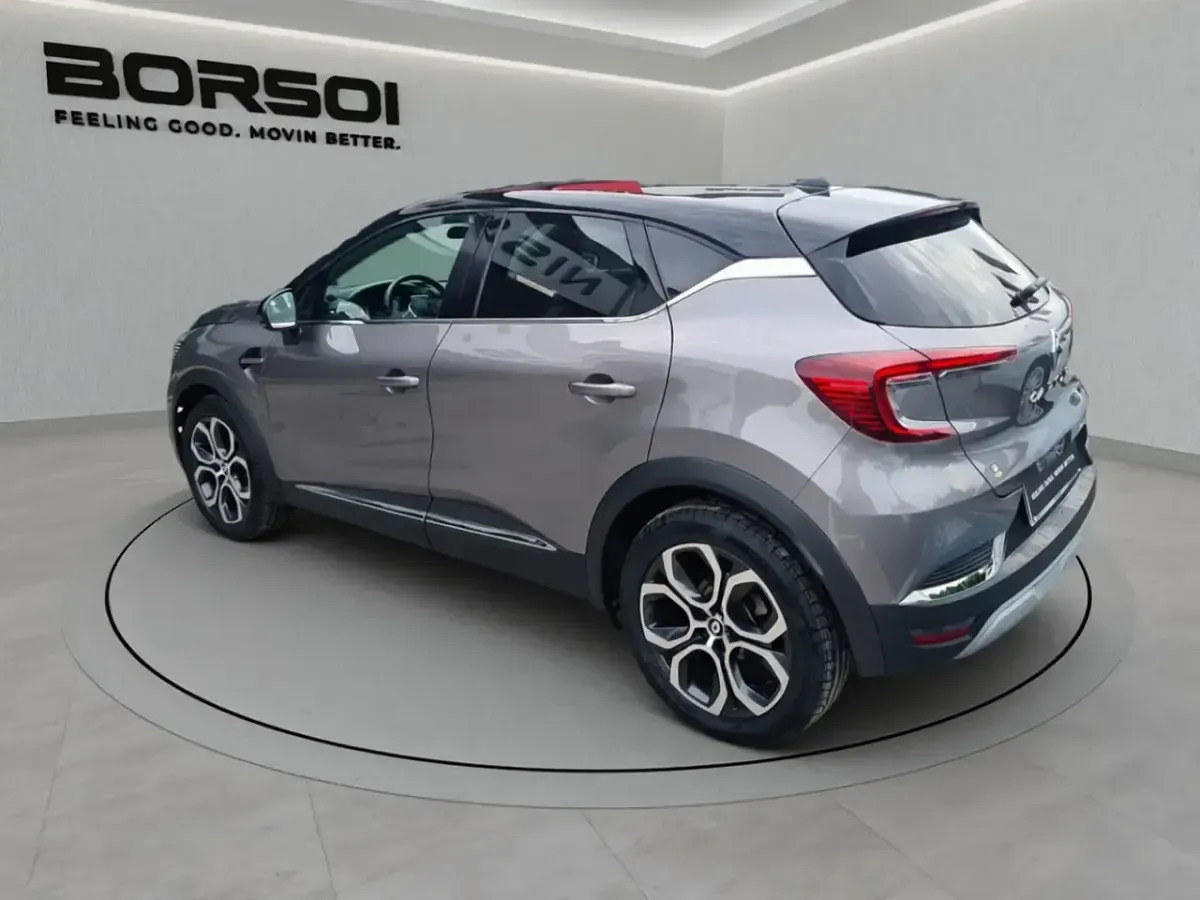 Usata Renault Captur Techno 94 CV (69 kW) 2023 Grigio medio tetto nero SUV