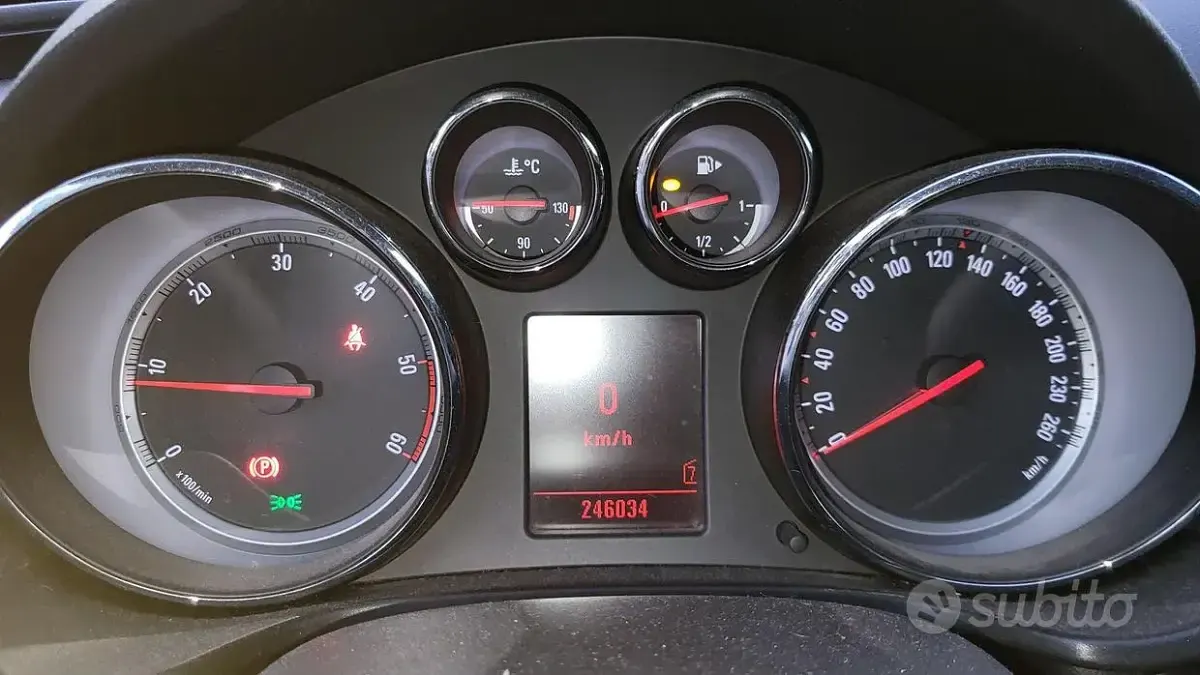 Usata Opel Insignia Sport 160 CV (117 kW) 2009 Grigio Station wagon