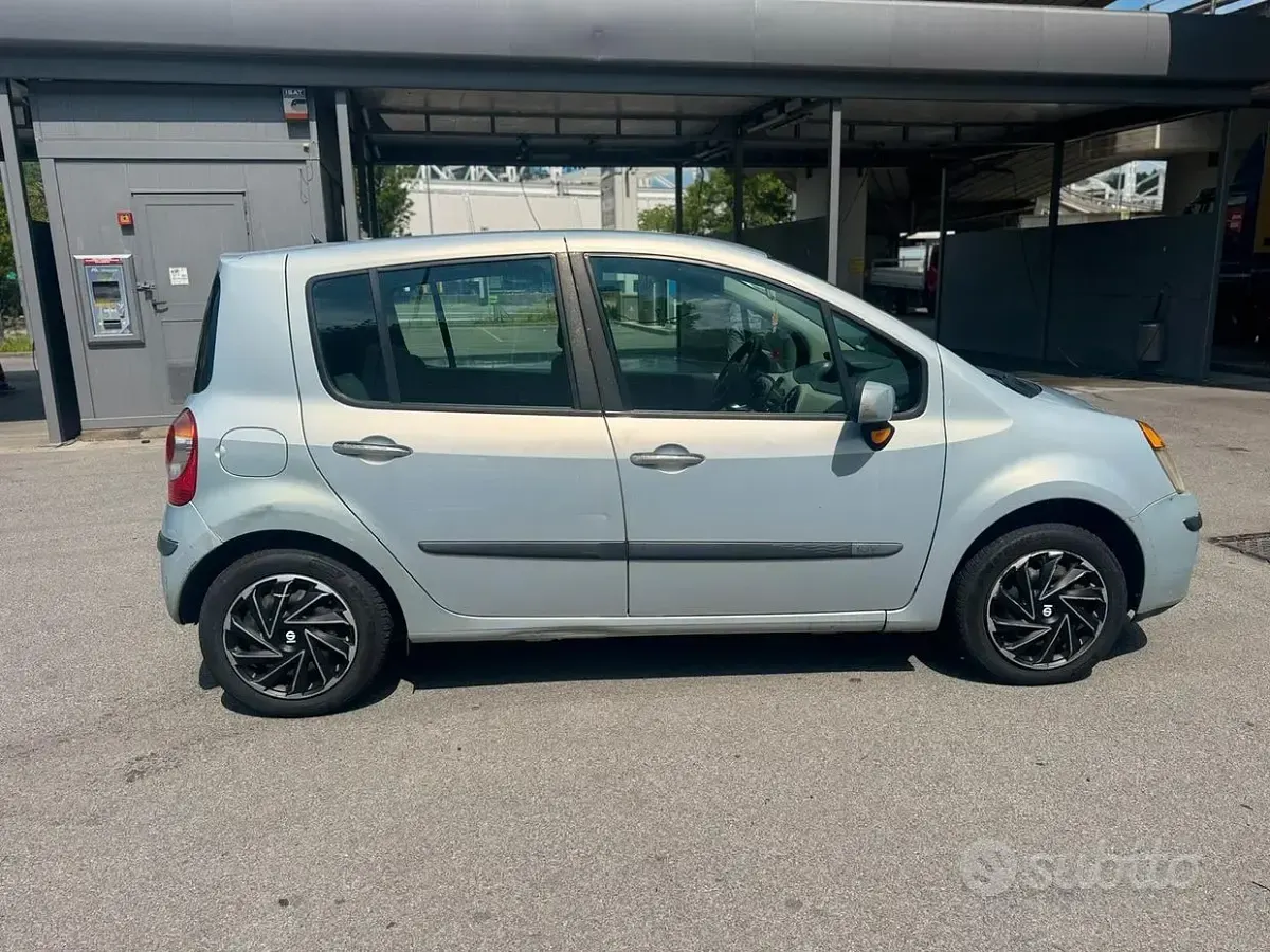 Usata Renault Modus 75 CV (55 kW) 2005 Grigio Monovolume