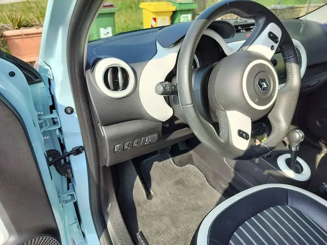 Usata Renault Twingo Techno 58 kW (80 CV) 2022 Blu/azzurro Utilitaria