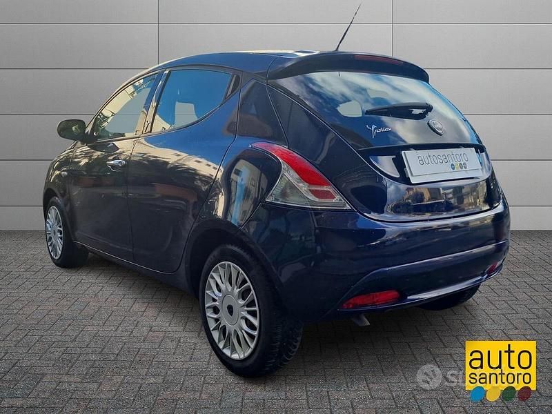 Usata Lancia Ypsilon Silver 69 CV (50 kW) 2017 Blu Utilitaria