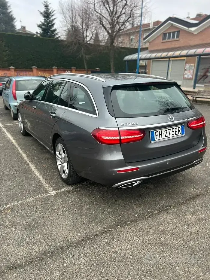 Usata Mercedes E220 194 CV (142 kW) 2017 Grigio Station wagon