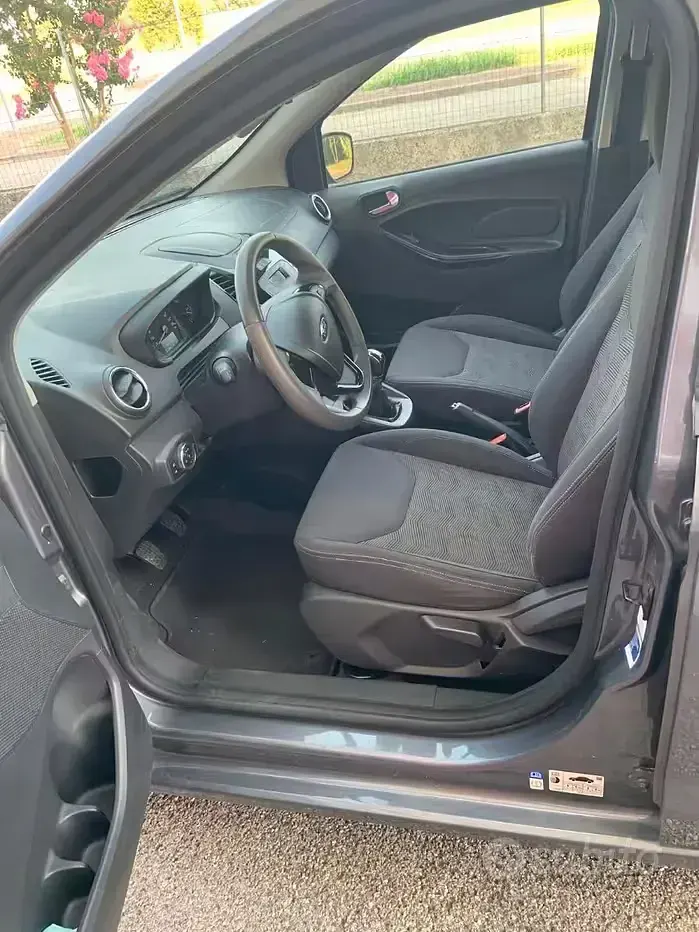 Usata Ford Ka 82 CV (60 kW) 2017 Grigio Berlina