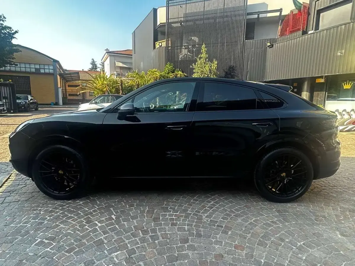 Usata Porsche Cayenne Coupe 340 CV (250 kW) 2020 Nero metallizzato SUV