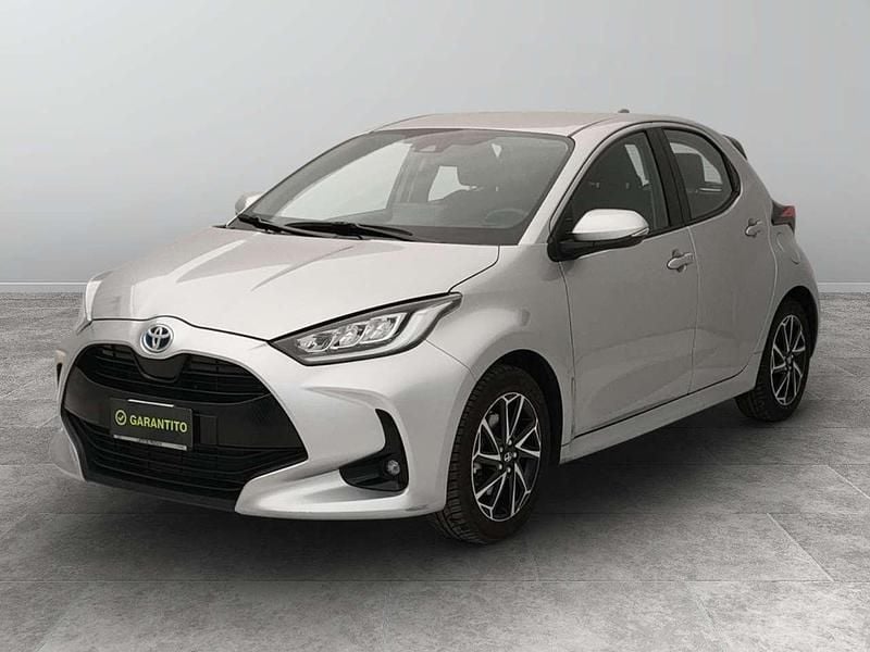 Usata Toyota Yaris Hybrid Trend 92 CV (67 kW) 2023 Argento Berlina