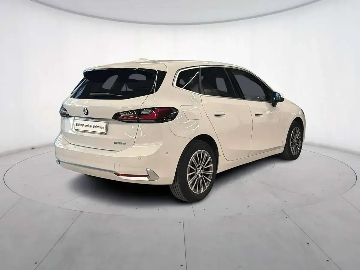 Usata BMW 218 Active Tourer Luxury Line 150 CV (110 kW) 2023 Alpin white Monovolume