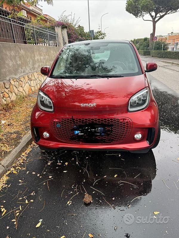 Usata Smart ForTwo Coupé 41 kW (56 CV) 2023 Rosso Utilitaria