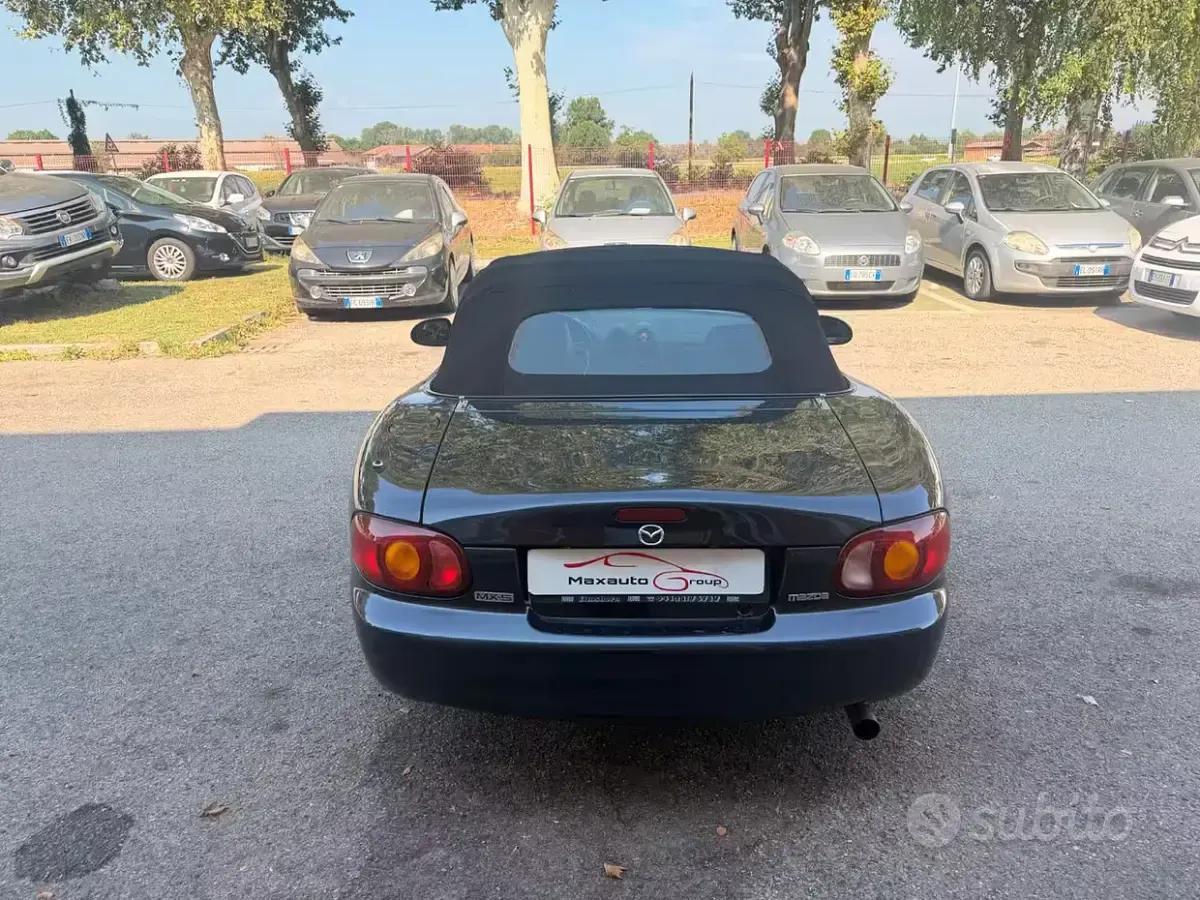 Usata Mazda MX5 110 CV (80 kW) 2000 Bluazzurro Cabrio