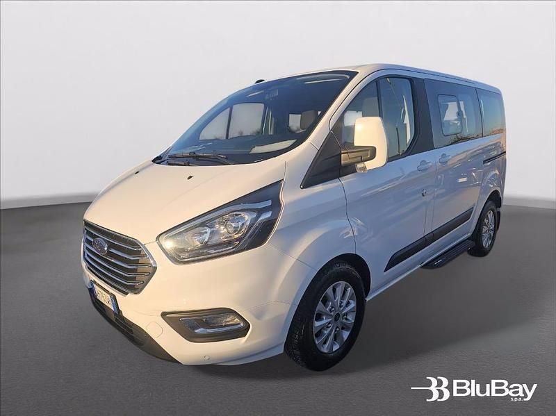 Usata Ford Tourneo Titanium 130 CV (95 kW) 2022 Frozen white Monovolume