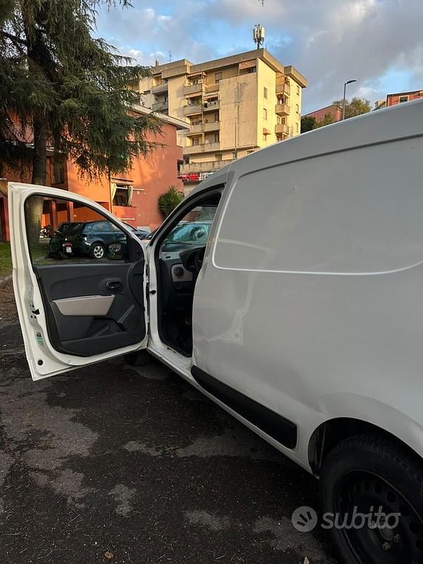 Usata Dacia Dokker Ambiance 75 CV (55 kW) 2014 Bianco Monovolume