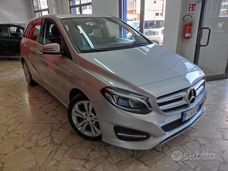 Grigio Usata 2017 Mercedes B180 Executive Monovolume | 10.390 € (Ottimo prezzo) - Immagine 1/4