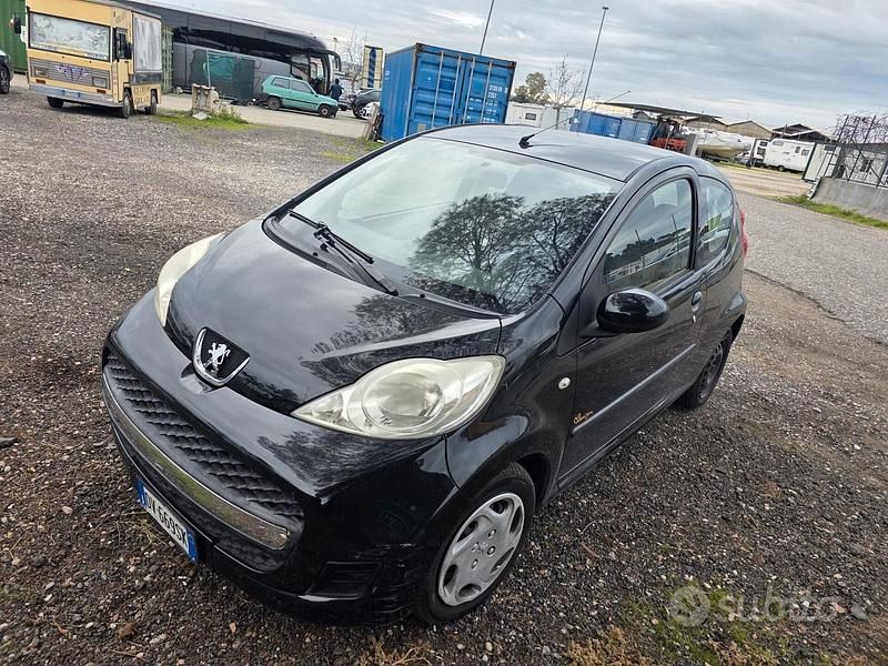 Nero Usata 2010 Peugeot 107 Utilitaria | 2500 € (Super prezzo) - Immagine 1/4