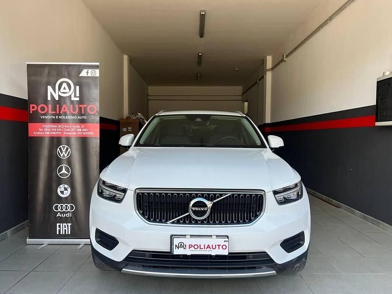 Usata Volvo XC40 Momentum 129 CV (94 kW) 2021 Bianco SUV