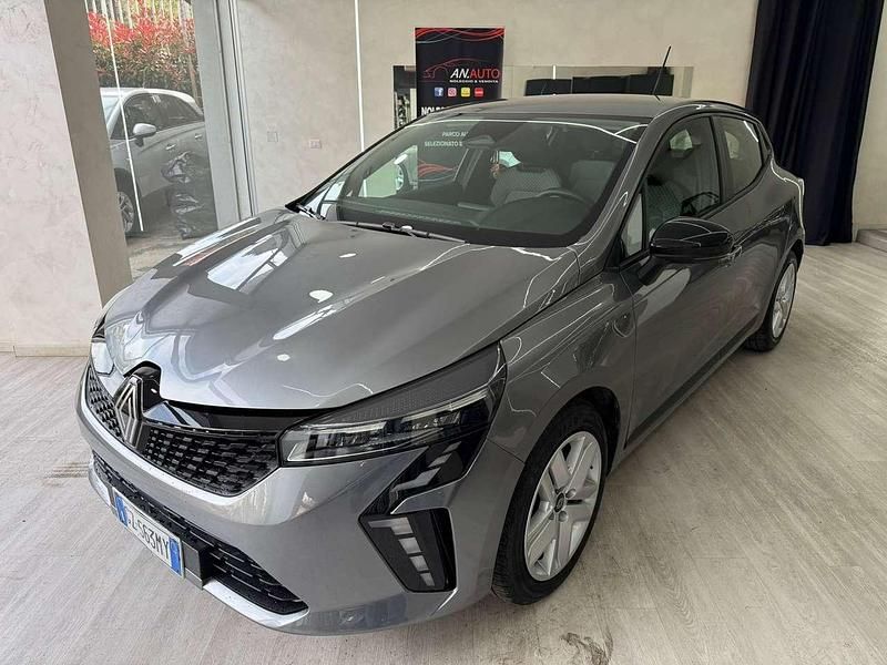 Usata Renault Clio V Techno 91 CV (66 kW) 2025 Argento metallizzato Berlina