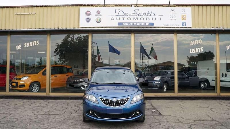 Usata Lancia Ypsilon Gold 69 CV (50 kW) 2022 Blu/azzurro Utilitaria