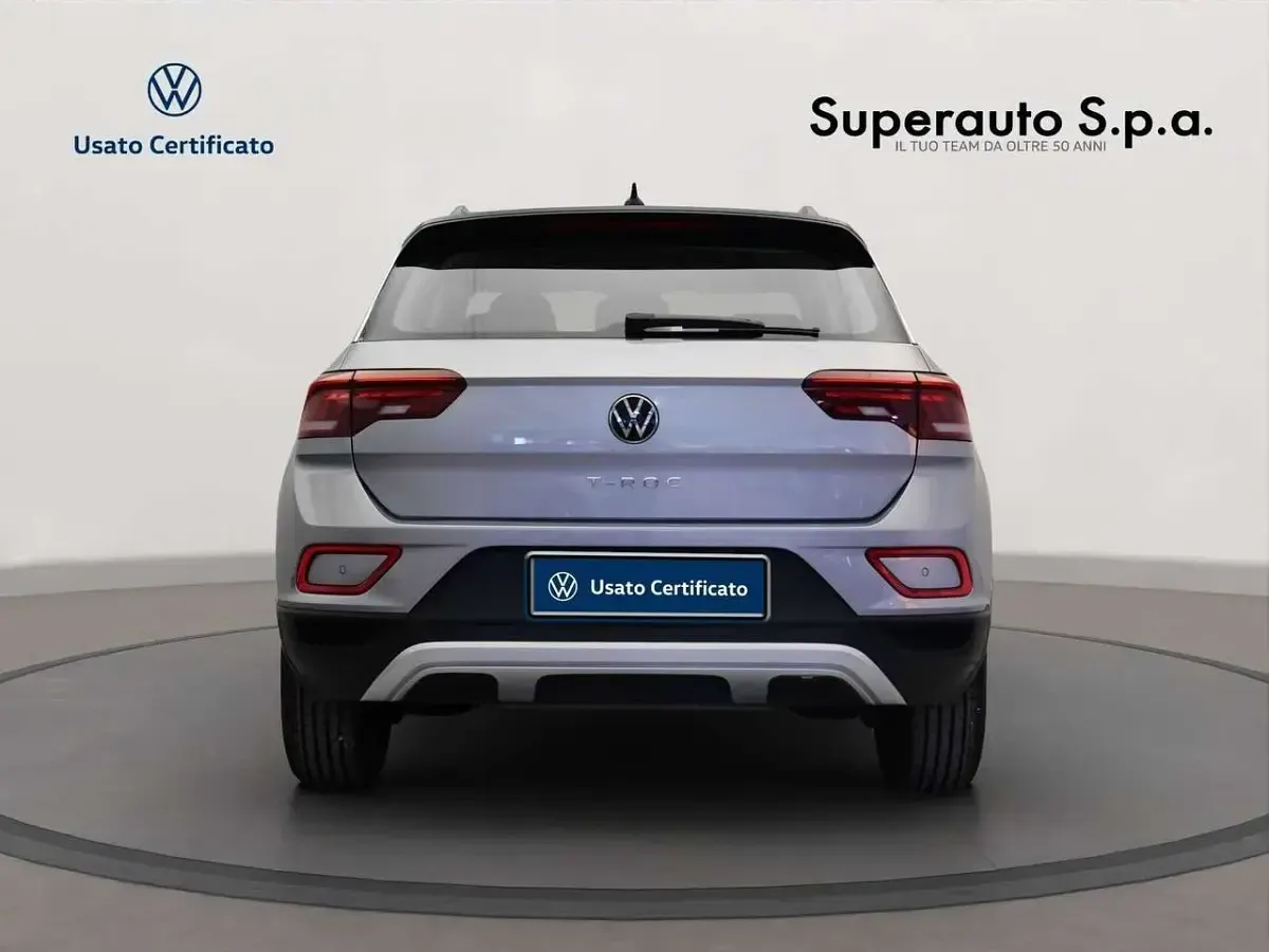 Usata VW T-Roc Life 116 CV (85 kW) 2024 Grigio SUV