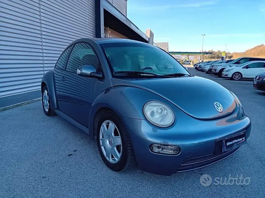 Usata VW New Beetle 105 CV (77 kW) 2005 Grigio Utilitaria