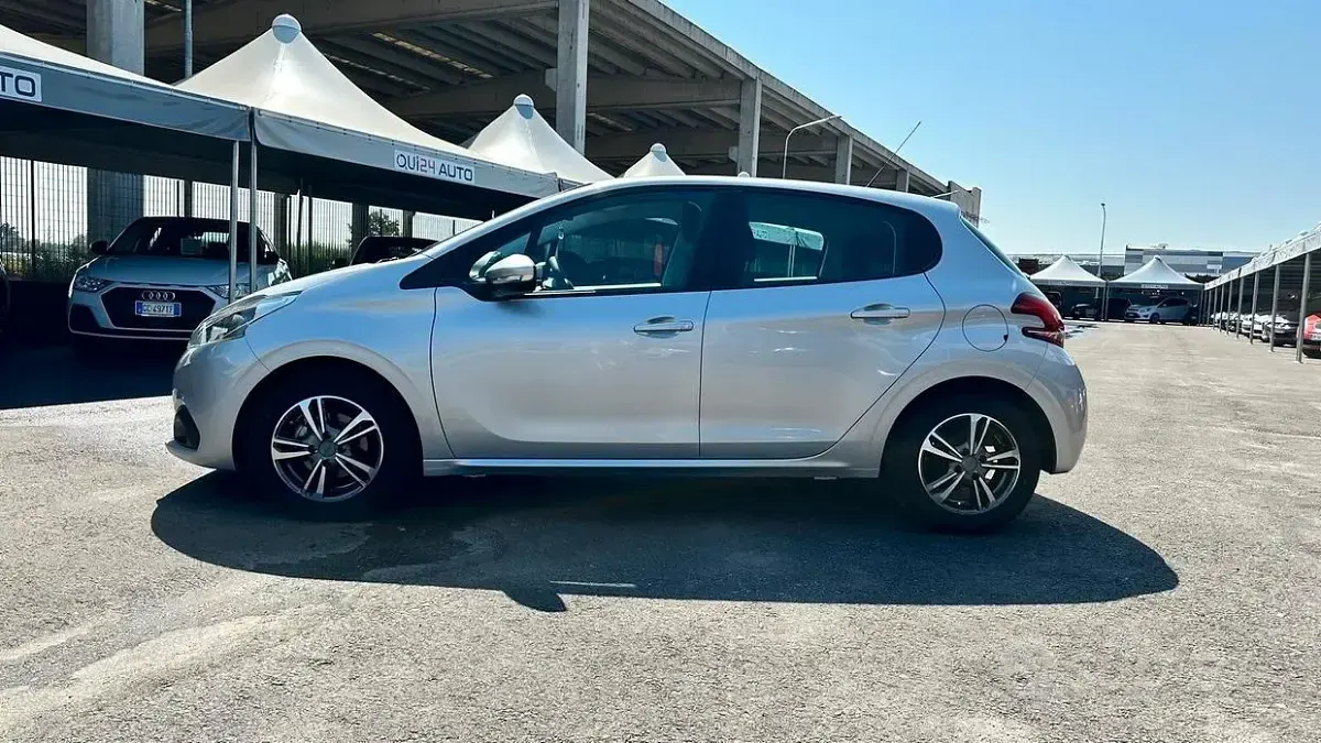 Usata Peugeot 208 68 CV (50 kW) 2018 Grigio Utilitaria