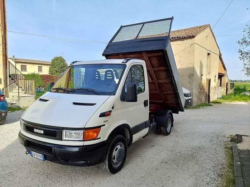 Usata Iveco Daily 90 CV (66 kW) 2002 Bianco Furgone