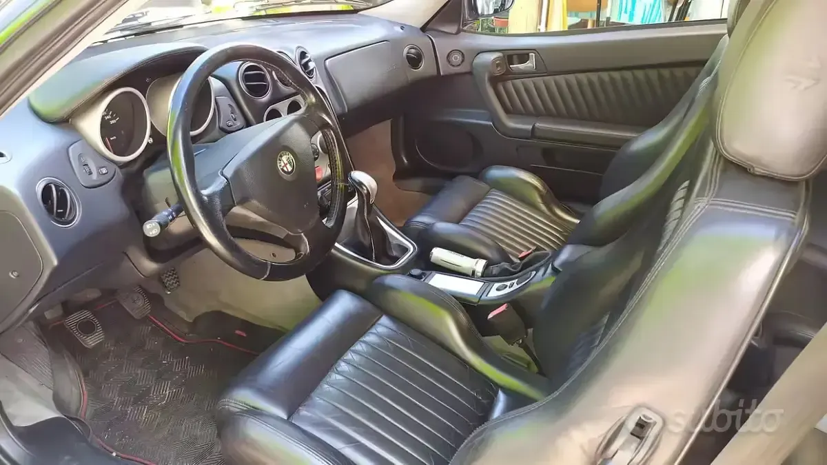 Usata Alfa Romeo GTV 155 CV (114 kW) 1999 Blu Coupé