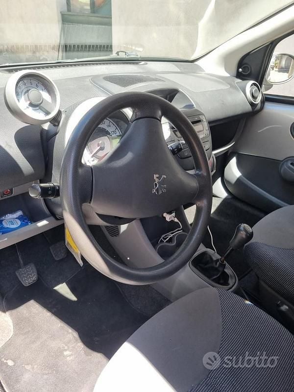 Usata Peugeot 107 68 CV (50 kW) 2008 Grigio Utilitaria