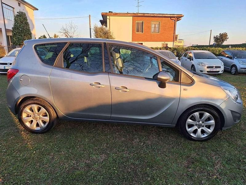 Usata Opel Meriva 101 CV (74 kW) 2013 Grigio vulcano Monovolume
