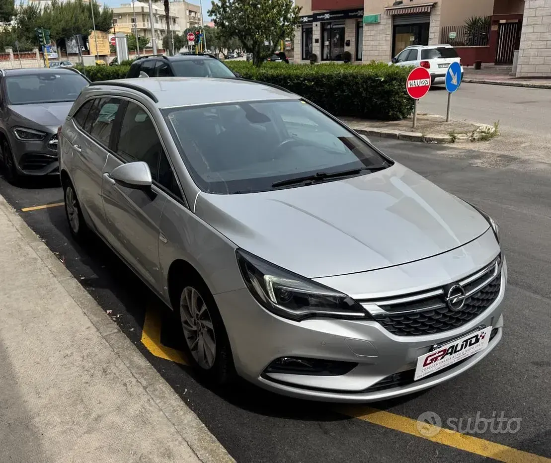Usata Opel Astra Innovation 110 CV (80 kW) 2018 Grigio Berlina