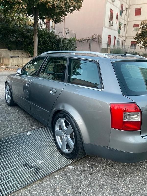 Usata Audi A4 130 CV (95 kW) 2004 Grigio Station wagon
