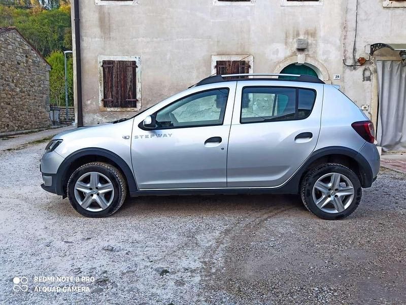 Usata Dacia Sandero Prestige 90 CV (66 kW) 2013 Argento Berlina
