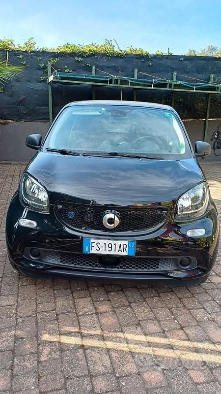 Nero Usata 2018 Smart ForFour Electric Drive Passion Utilitaria | 9200 € - Immagine 1/4