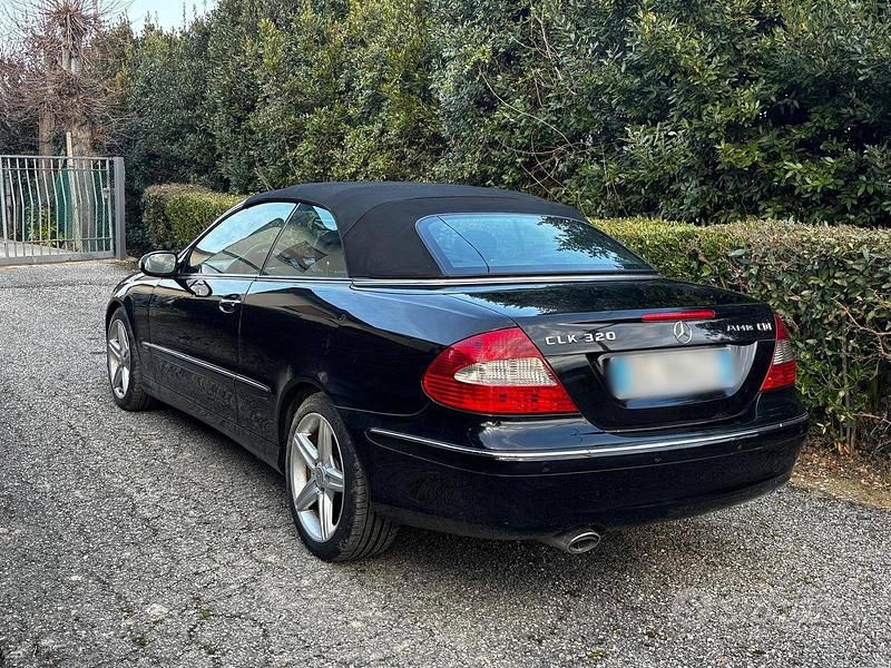 Usata Mercedes CLK320 224 CV (164 kW) 2007 Nero Cabrio