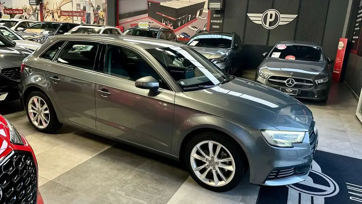 Usata Audi A3 Business 116 CV (85 kW) 2019 Grigio metallizzato Berlina