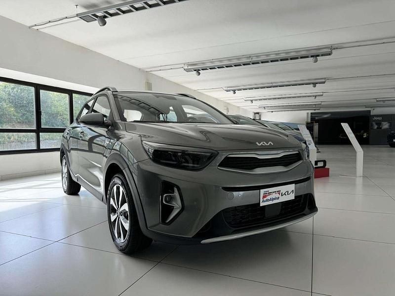 Grigio Nuova 2025 Kia Stonic MY23 SUV | 15.950 € (Buon prezzo) - Immagine 1/4