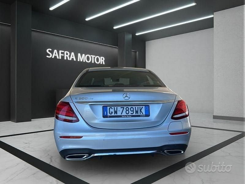 Usata Mercedes E300 Premium 306 CV (225 kW) 2020 Grigio Berlina