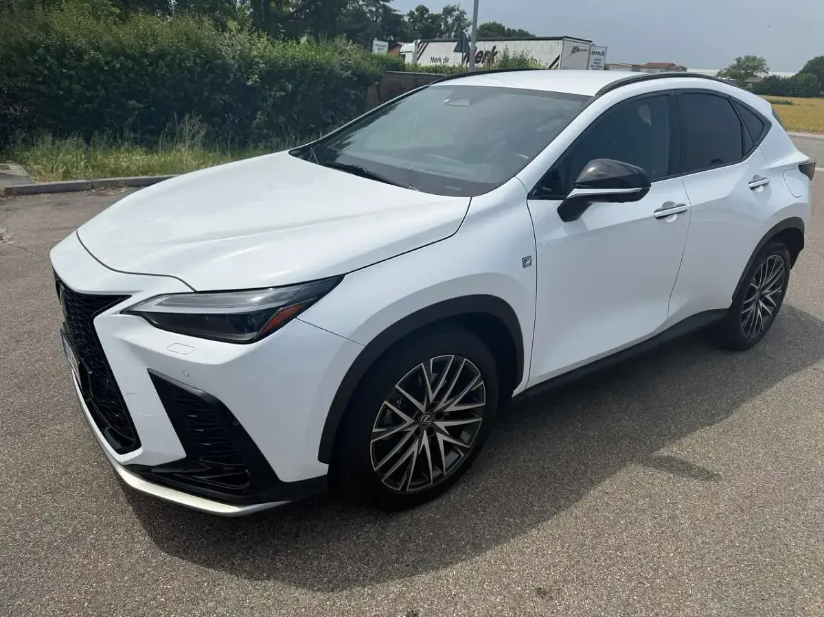 Usata Lexus NX450h+ Sport Line 309 CV (227 kW) 2022 Bianco perla met. SUV