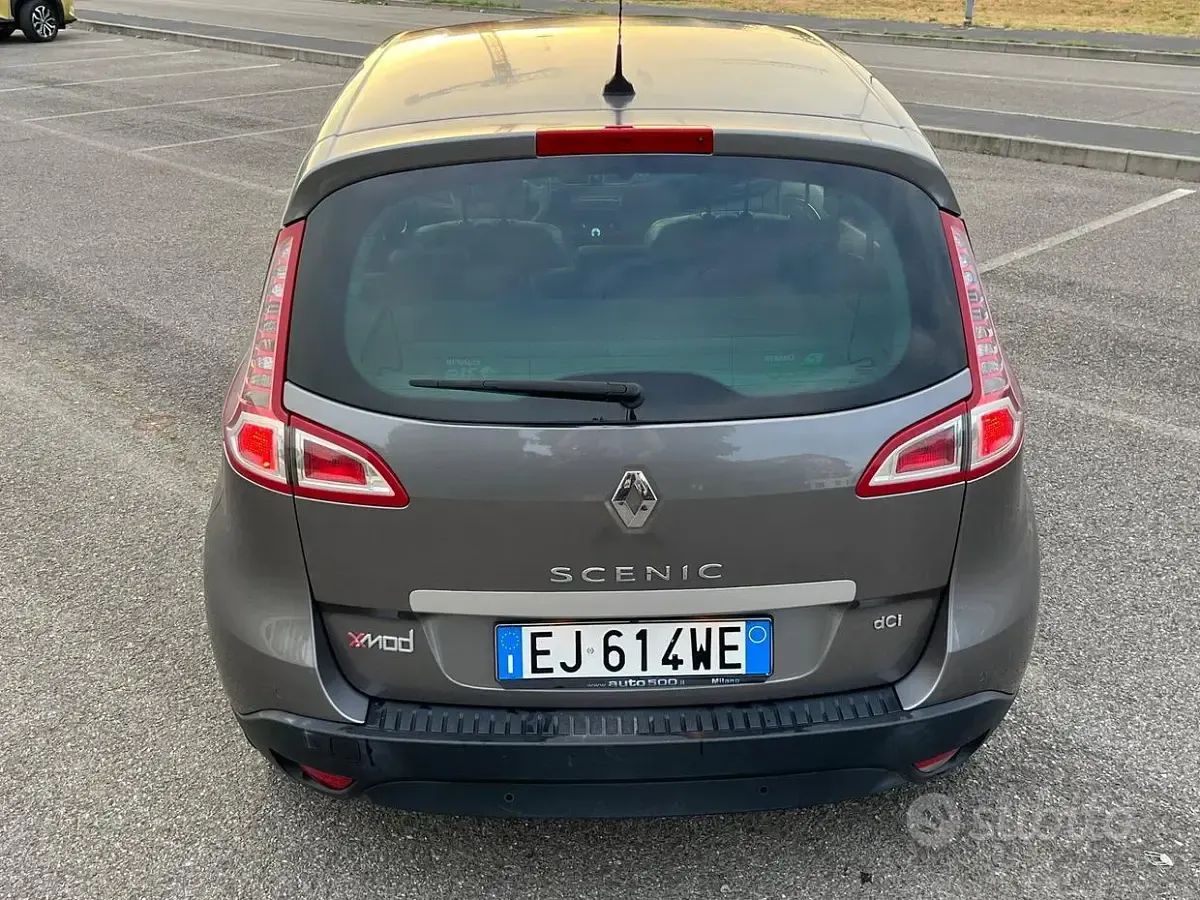Usata Renault Scénic 130 CV (95 kW) 2011 Marrone Monovolume