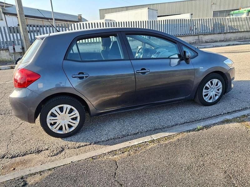 Usata Toyota Auris 90 CV (66 kW) 2007 Grigio Berlina