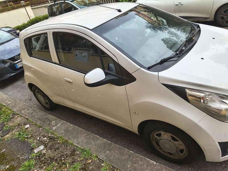 Begagnad Chevrolet Spark 68 HK (50 kW) 2011 Vit Halvkombi
