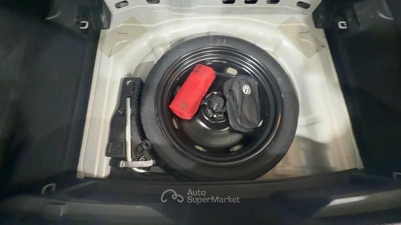 Usata VW T-Roc Life 110 CV (80 kW) 2022 Argento SUV