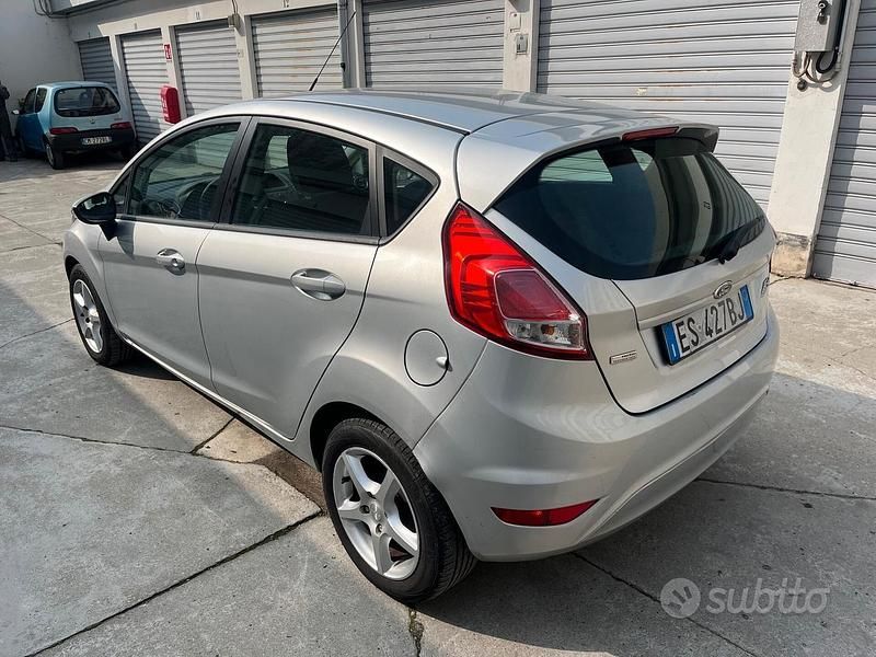 Usata Ford Fiesta Titanium 75 CV (55 kW) 2013 Grigio Utilitaria