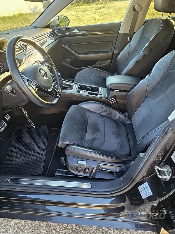 Usata VW Arteon 190 CV (139 kW) 2019 Grigio Utilitaria