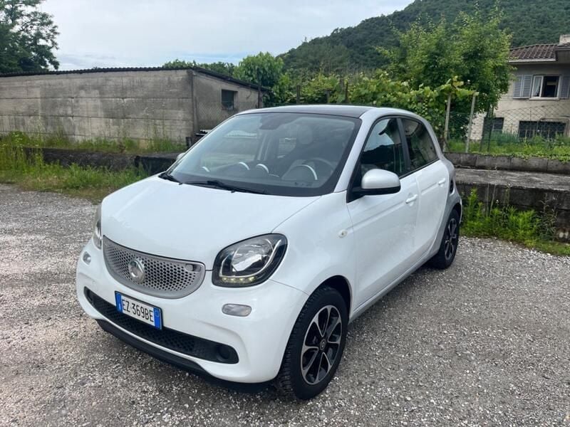 Usata Smart ForFour Passion 71 CV (52 kW) 2014 Bianco Utilitaria
