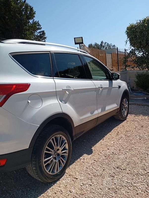 Usata Ford Kuga 140 CV (102 kW) 2014 Bianco SUV