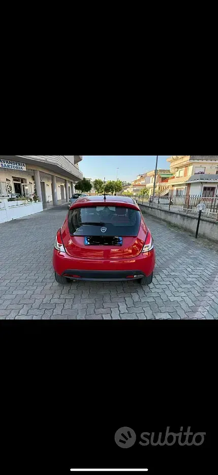 Usata Lancia Ypsilon 60 CV (44 kW) 2013 Rosso Utilitaria